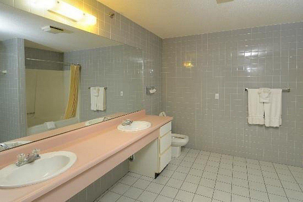 Regency Inn & Suites ويست سبرينغفيلد المظهر الخارجي الصورة