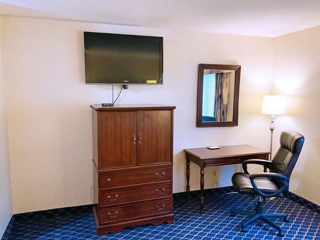 Regency Inn & Suites ويست سبرينغفيلد المظهر الخارجي الصورة