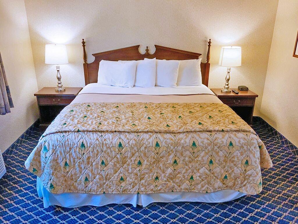 Regency Inn & Suites ويست سبرينغفيلد المظهر الخارجي الصورة