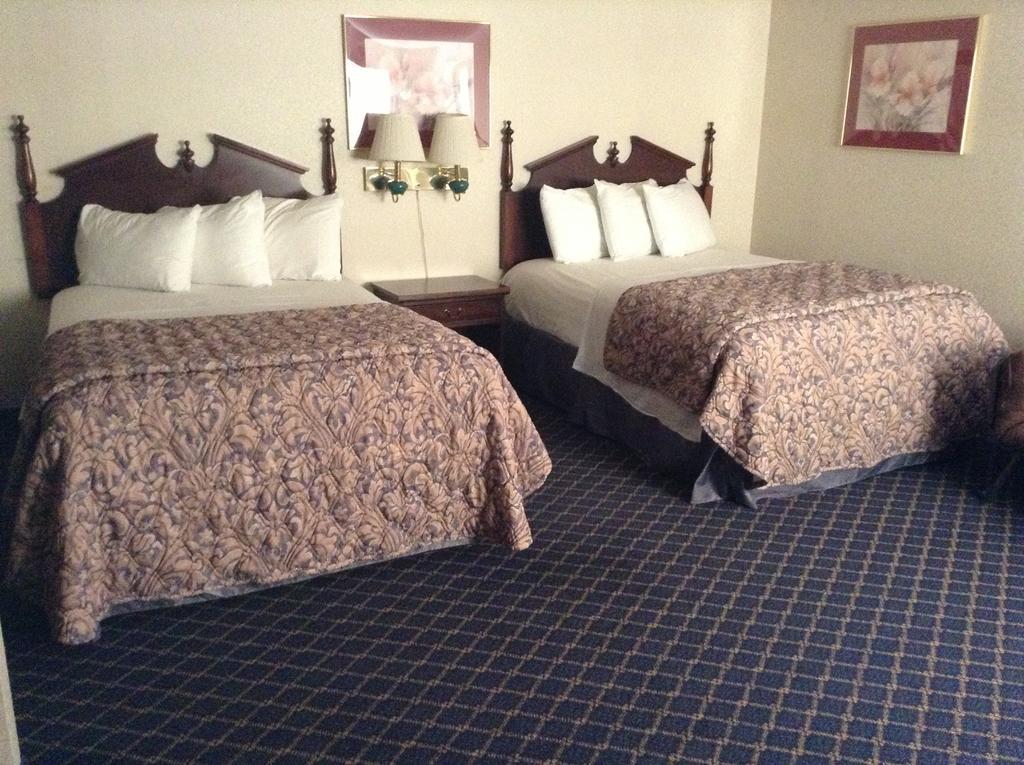 Regency Inn & Suites ويست سبرينغفيلد المظهر الخارجي الصورة