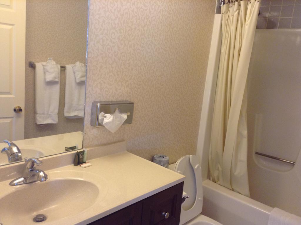 Regency Inn & Suites ويست سبرينغفيلد المظهر الخارجي الصورة