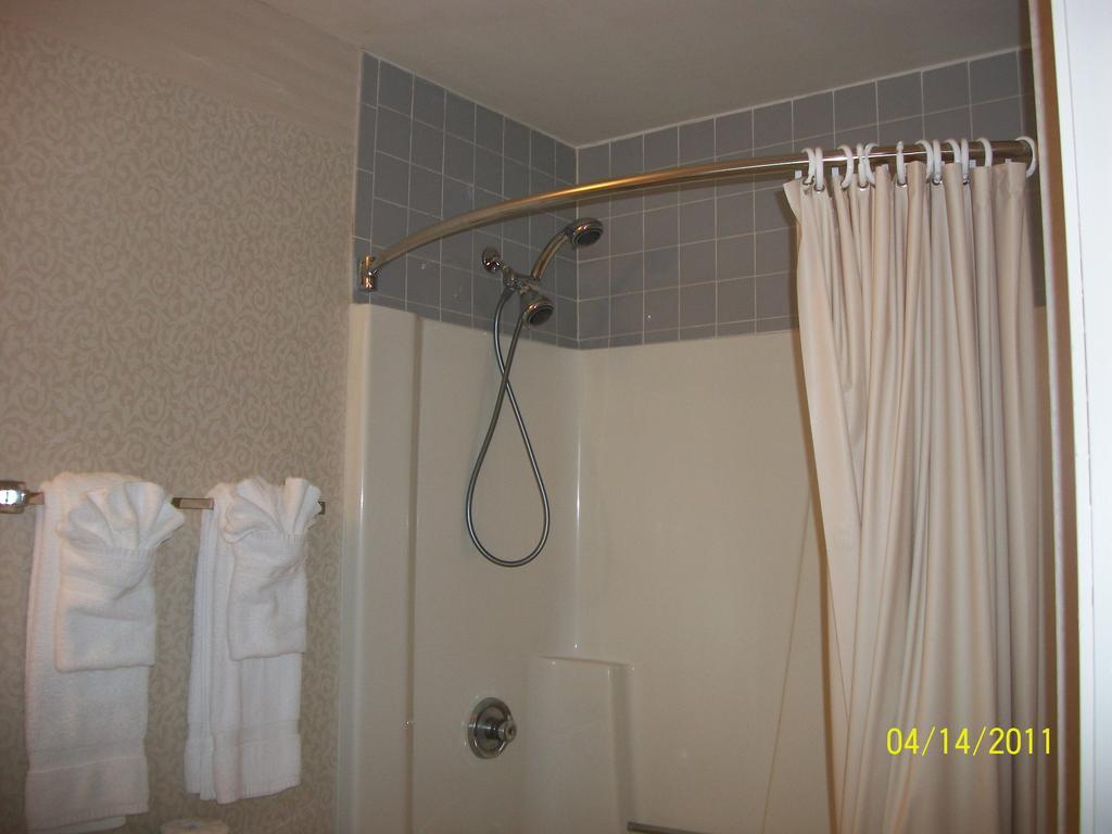 Regency Inn & Suites ويست سبرينغفيلد المظهر الخارجي الصورة
