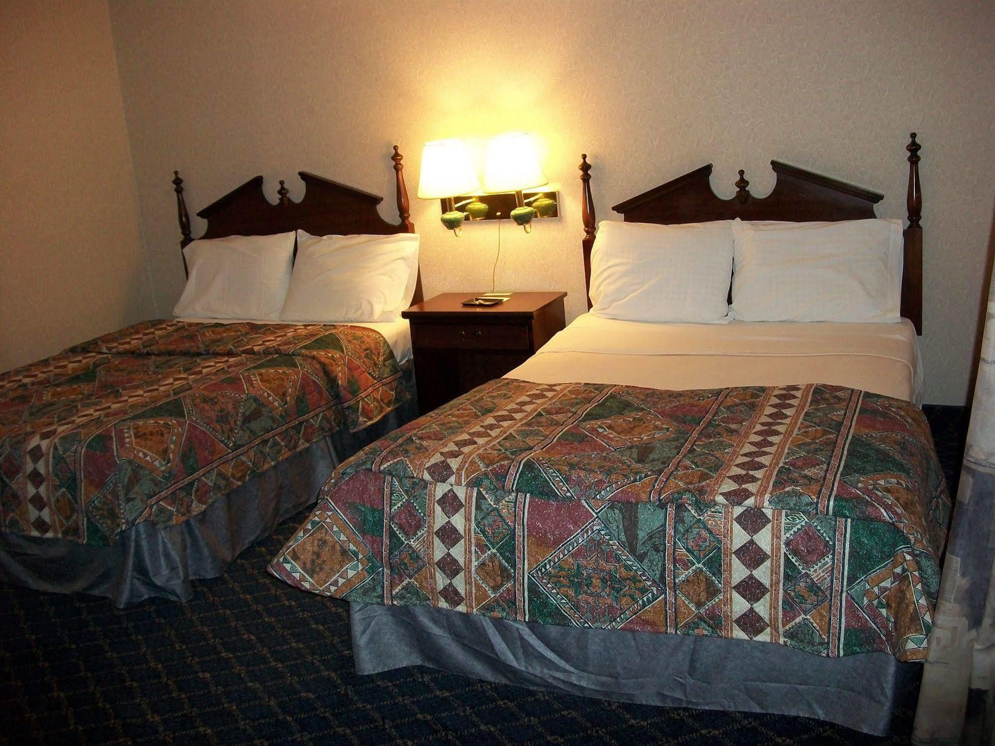Regency Inn & Suites ويست سبرينغفيلد المظهر الخارجي الصورة