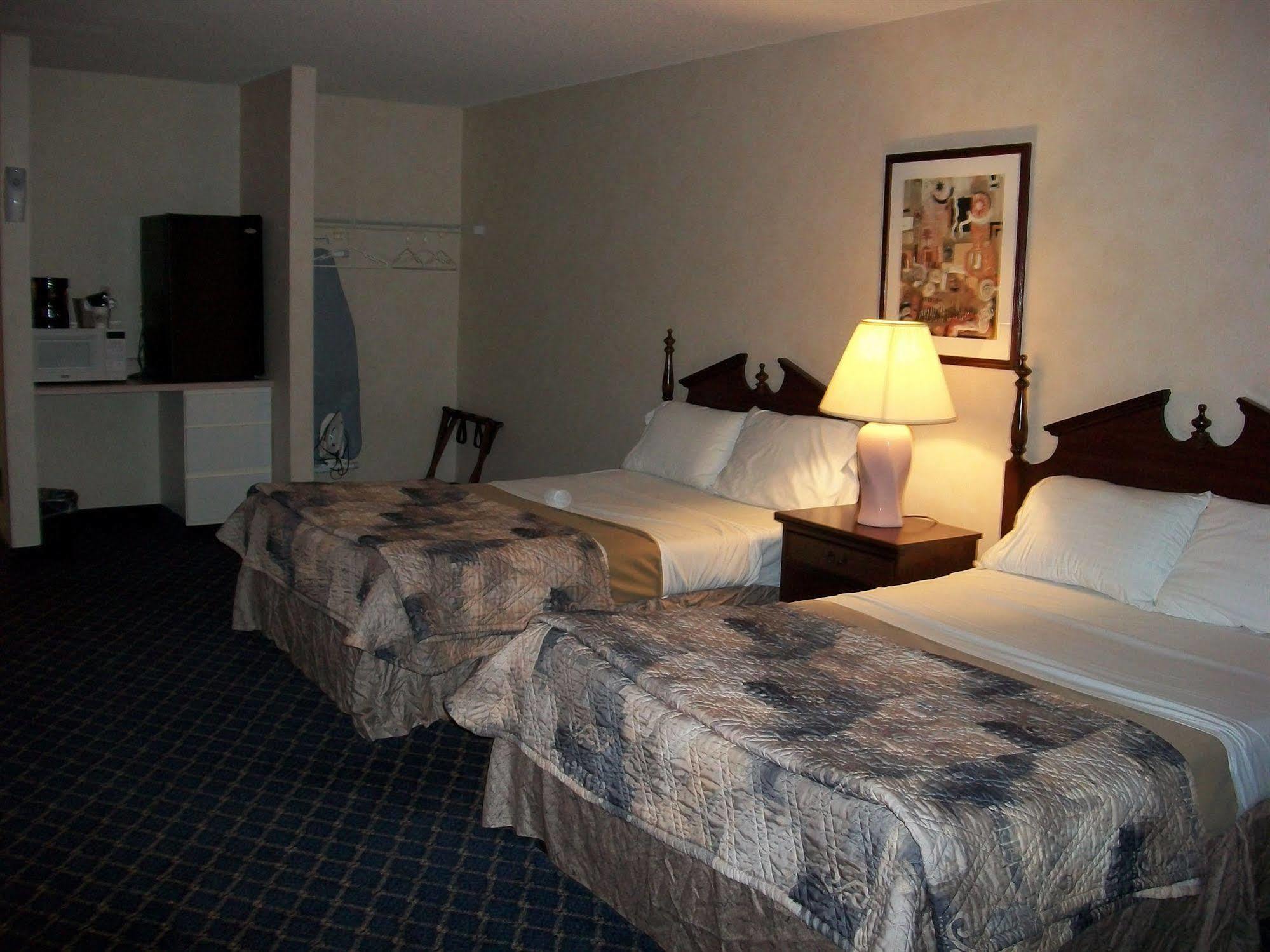 Regency Inn & Suites ويست سبرينغفيلد المظهر الخارجي الصورة