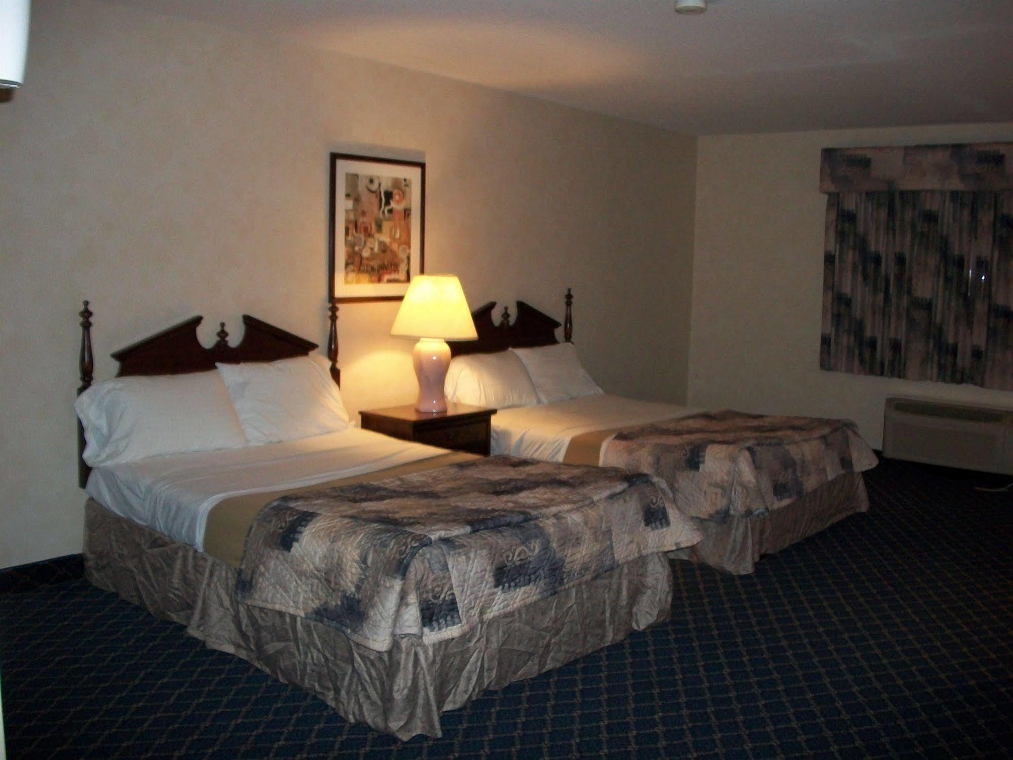 Regency Inn & Suites ويست سبرينغفيلد المظهر الخارجي الصورة